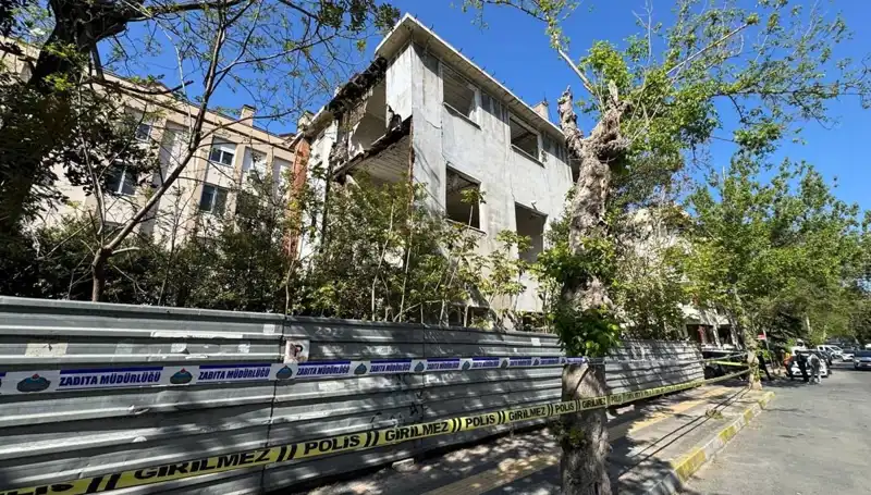 Bakırköy'de Metruk Bina Çöktü: Deprem Tehlikesi Artıyor mu?