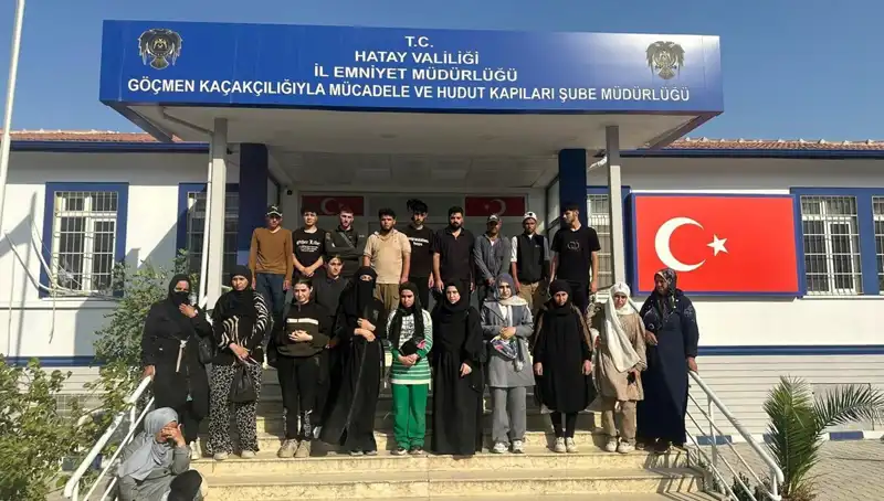 Minibüste 24 Göçmen Yakalandı: İnsan Kaçakçılığına Dikkat Çekiliyor