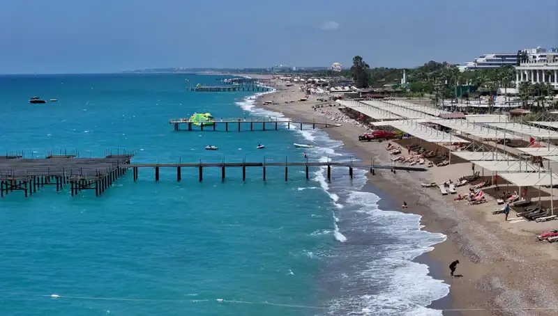 Antalya Sahillerinde Güneşin Keyfi: Yoğun Sezon Başlıyor!