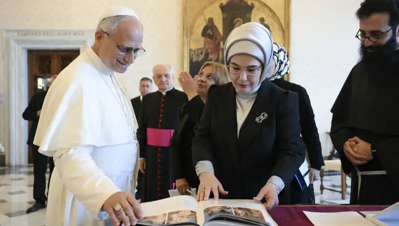 Emine Erdoğan, Papa Leo ile Gazze Üzerine Tarihi Görüşme Gerçekleştirdi
