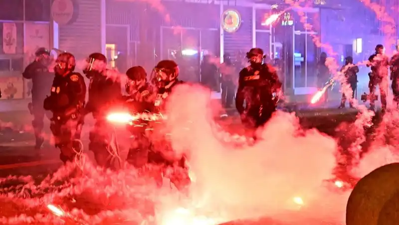 Los Angeles'taki Protestolar, ABD'de Güçlü Bir İsyanın Ateşini Yakıyor