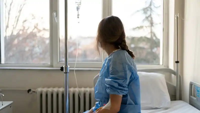 "27 Yaşındaki Kadının Meme Kanseri Tecrübesi: Doktorlar 'Ciddi Değil' Dedi!"