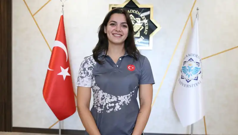 Altın Madalya Kazanan Esra'nın Hedefi: Dünya Şampiyonluğu İçin Tüm Hazır Olmak
