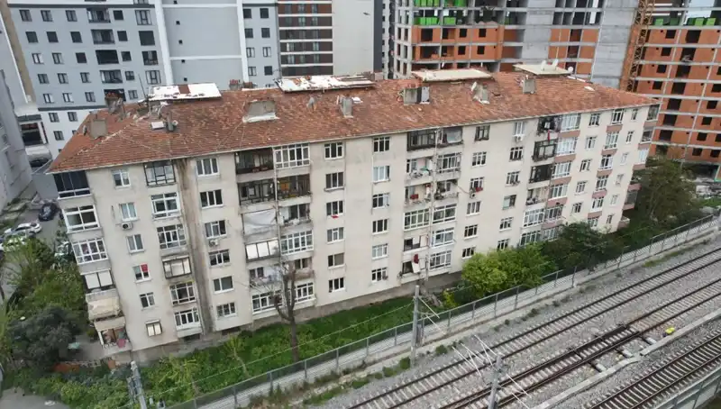 Deprem Sonrası Bakanlık Riskli Binaları Boşaltma Harekete Geçti