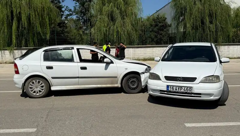 İki Otomobil Çarpıştı: Kaza Sonrası Yaralılar ve Alınan Önlemler