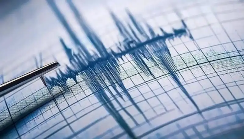 Antalya'da 3,8 Büyüklüğünde Deprem! Kentte Korku Dolu Anlar Yaşandı