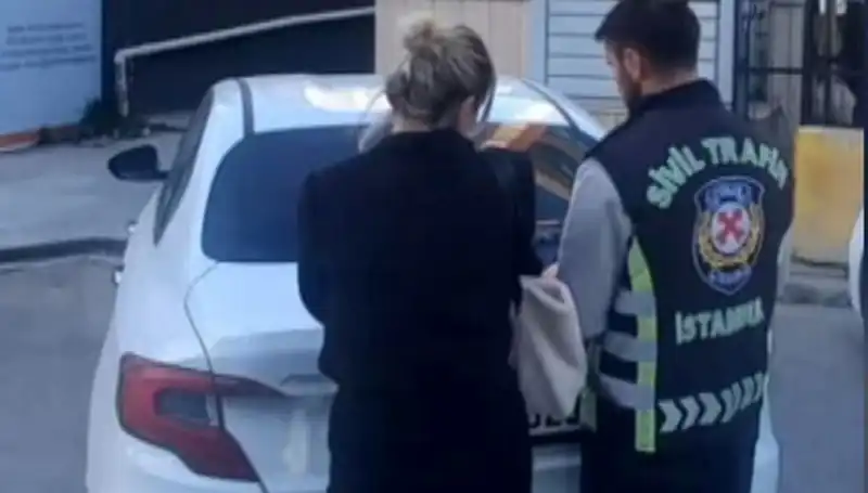Kadıköy'de Drift Yapan Kadın Sürücüye 48 Bin Lira Ceza