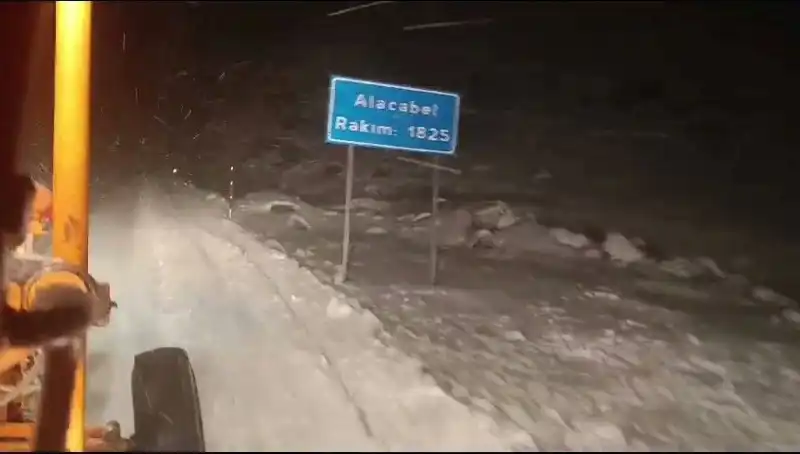 Antalya’da Beklenmedik Kar Yağışı Şehirde Şok Etkisi Yarattı