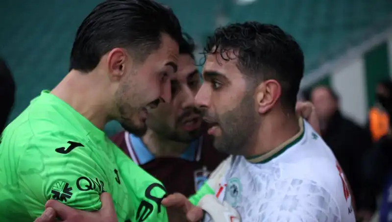 Konyaspor-Trabzonspor Maçında Uzatma Dakikalarında Kargaşa Çıktı!