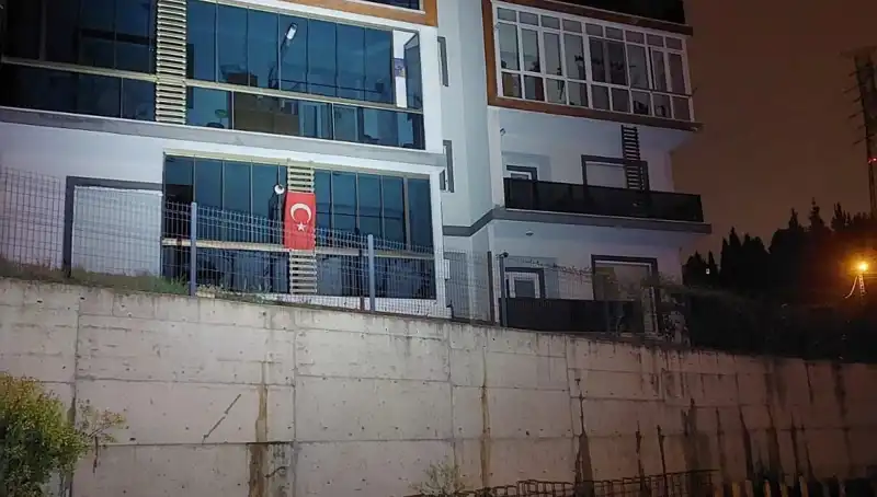 Sakarya'da Gizemli Kokudan Sonra 4 Katlı Apartman Tahliye Edildi!