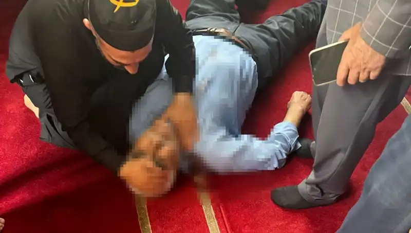 Camide Namaz Kılarken Bıçaklanan İmam: Olayın Perde Arkası Neler?