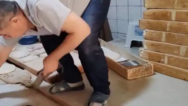 Pide Tezgahında Terlikle Üretim Yapmak 105 Bin TL Ceza Getirdi!