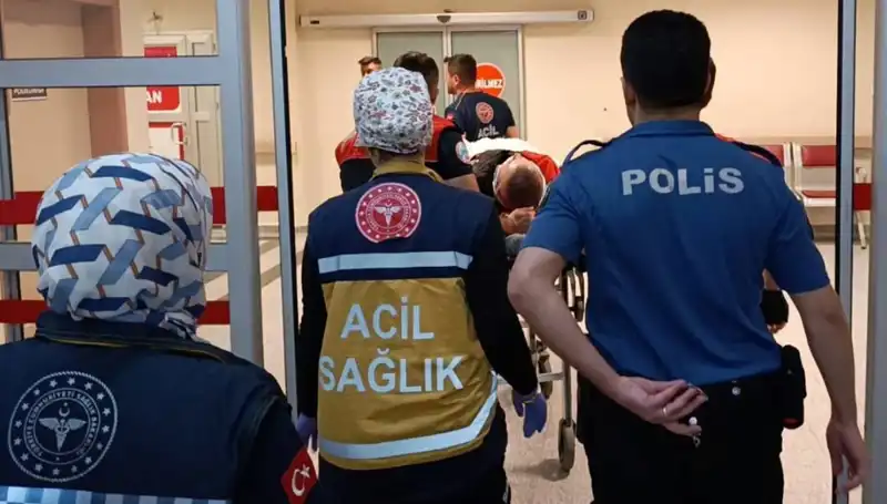 Polis Ekipleri Kaza Yaptı: İki Yaralı, Olayın Ardında Neler Var?