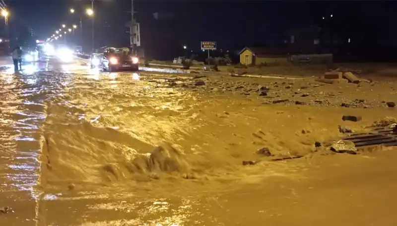 Sel Felaketi: Konya ve Ankara'da Su Baskınları Hayatı Olumsuz Etkiledi
