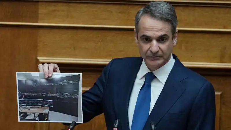 Yunanistan’da Siyasi Çalkantılar: Miçotakis Protestolar Sonrası Ne Yapacak?