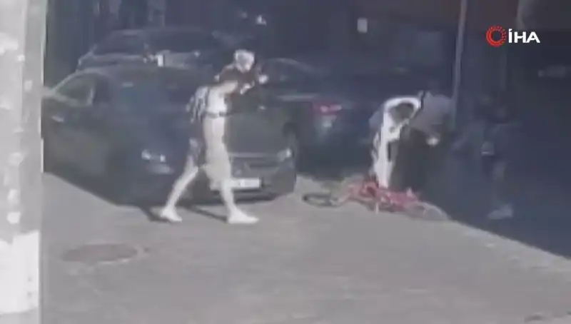 10 Yaşındaki Çocuğun Akran Zorbalığı İle Sınavı: Bisiklet için Tekme Tokat Dövüşü