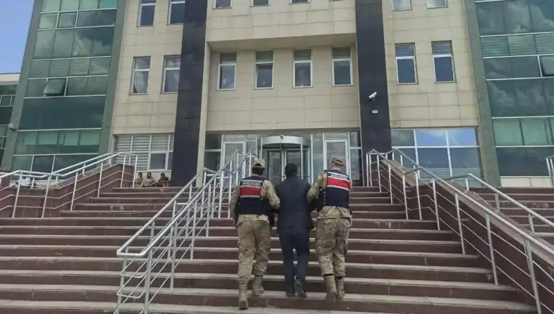 Hapis Ceza İle Aranan Zanlı, Gizlendiği Yerde Polise Yakalandı