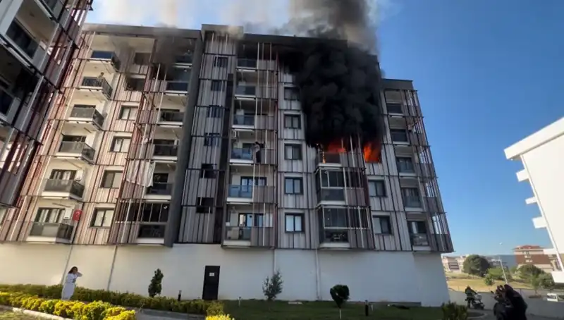 Çanakkale’de Yangın Alarmı: Geceyi Korku İçinde Geçiren Vatandaşlar