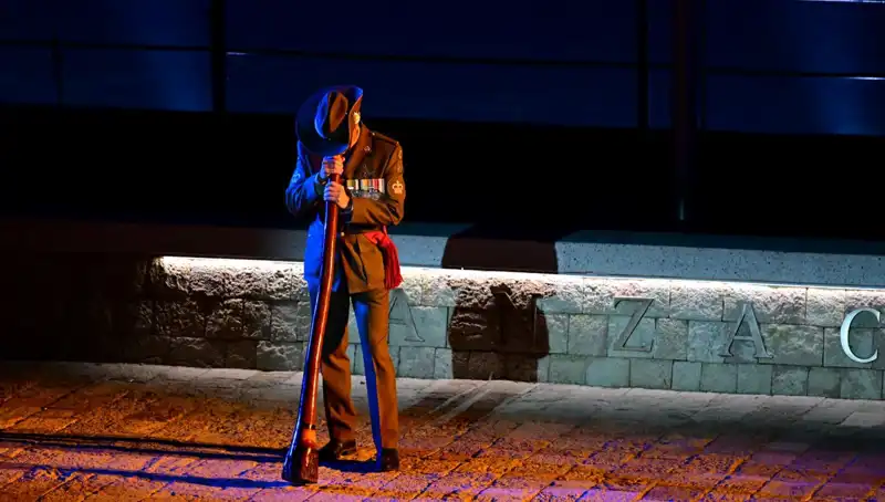 Anzak Koyu'nda "Şafak Ayini": Geçmişe Saygı, Geleceğe Umut!