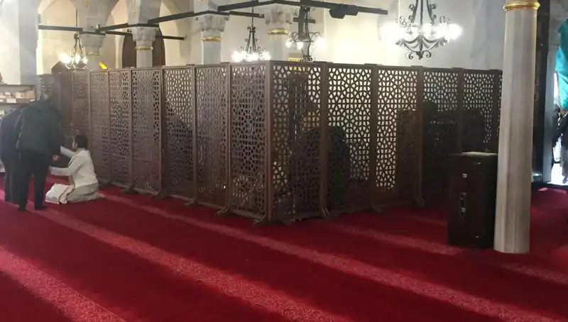 İnanılmaz Olay: Kadın-Erkek Teravih Namazını Yan Yana Kıldı mı?