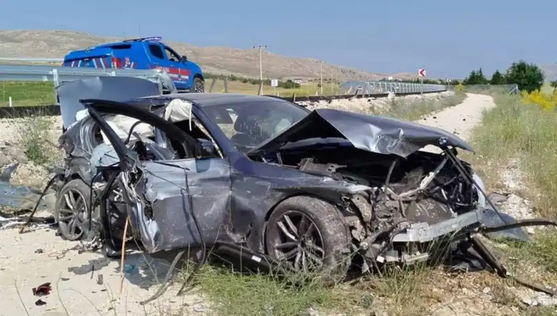 Sivas'ta İki Ayrı Trafik Kazası: 9 Yaralı, Gözü Yaşartan Manzara
