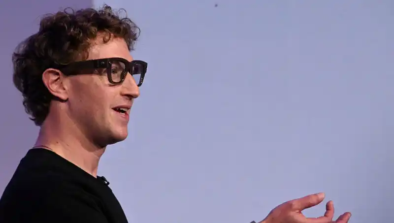 Yapay Zeka ve Akıllı Gözlükler: Zuckerberg'in Yenilikçi Sunumu