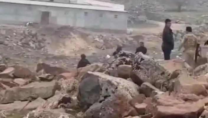 Diyarbakır'da Silahlı Çatışma: Taşlı ve Sopalı Kavga Can Almaya Devam Ediyor