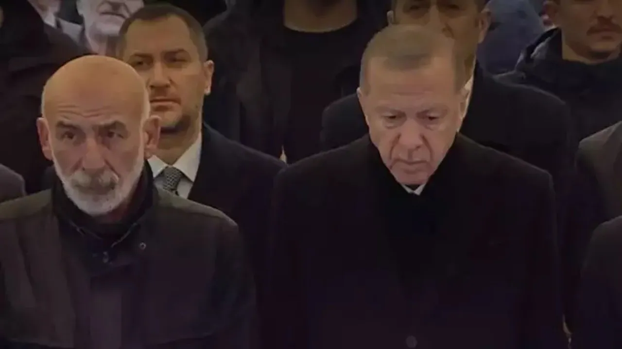 Cumhurbaşkanı Erdoğan, Vefat Eden Komşusunun Cenazesine Katıldı