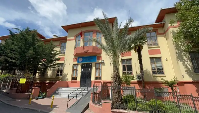 Depremde Hasar Gören 4 Okul Tehlike Nedeniyle Boşaltıldı: Eğitimde Yeni Dönem Başlıyor