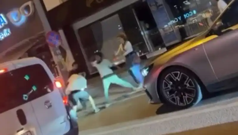 Cadde Boks Ringine Dönüşerek Adrenalini Zirveye Taşıdı!