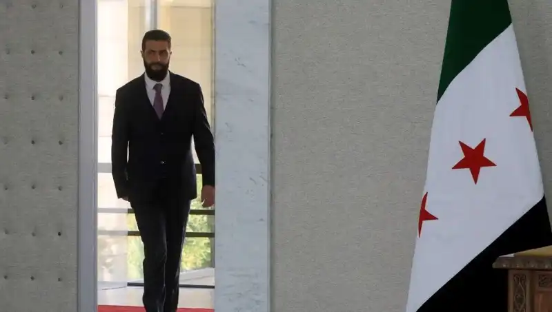 Paris'te Şara-Macron Zirvesi: Fransa'nın Suriye'ye Destek Planları