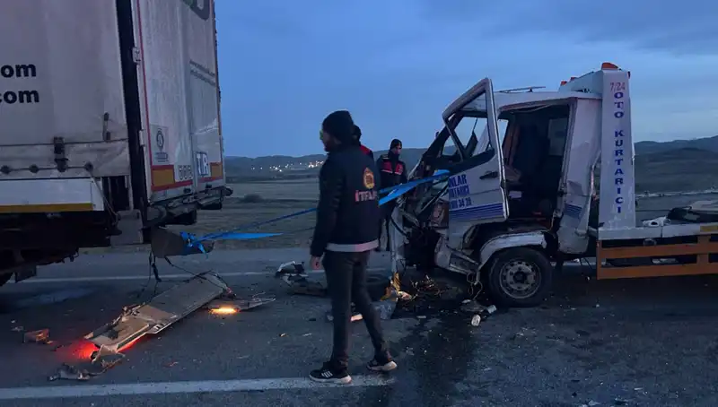 Yardıma Gitti, Hayatını Riski Attı: Çekici Kazası İle Yaralılar Artıyor