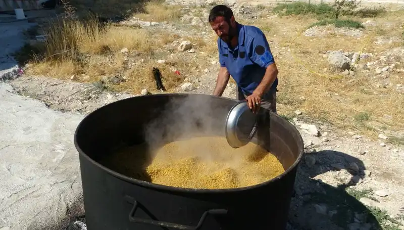 Ağustos Ayı Gelince Herkesin Heyecanla Beklediği Gelenek: Kazanlar Kaynamaya Başladı!
