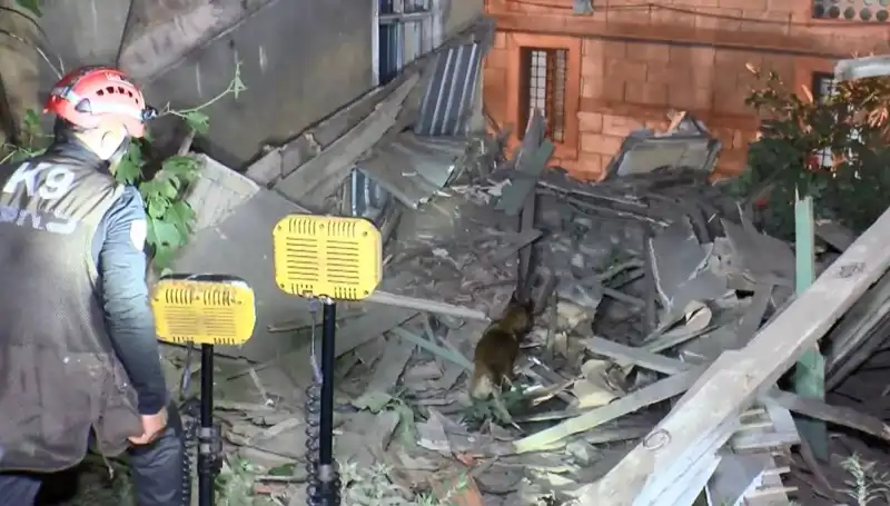 İstanbul'da Deprem Sonrası Hasar Gören Bina Neden Çöktü?